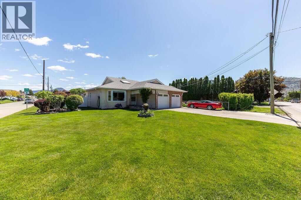 Property Photo:  985 Schreiner Street  BC V2B 5W1 