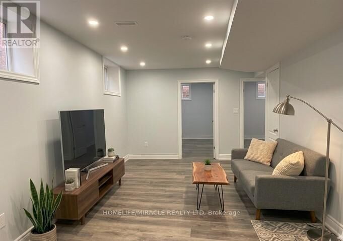 Property Photo:  107 Castle Oaks Crossing  ON L6P 3V2 