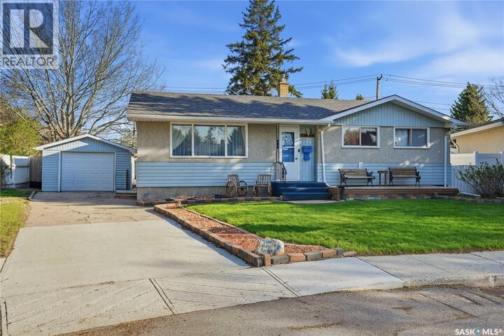 Property Photo:  35 McInnis Crescent  SK S4R 3E7 