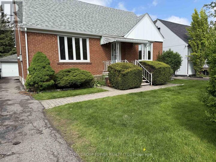 Property Photo:  4 Steven Avenue  ON M6B 3L8 