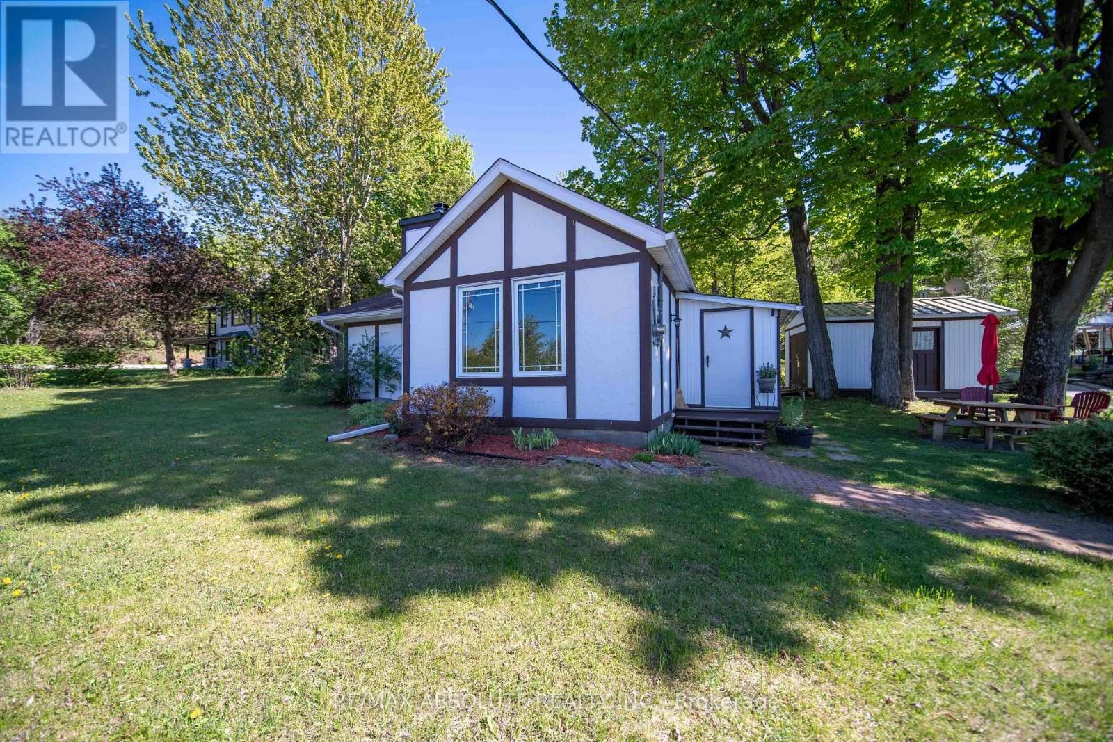 Property Photo: 60 Leclair Road W Road ON K0B 1L0