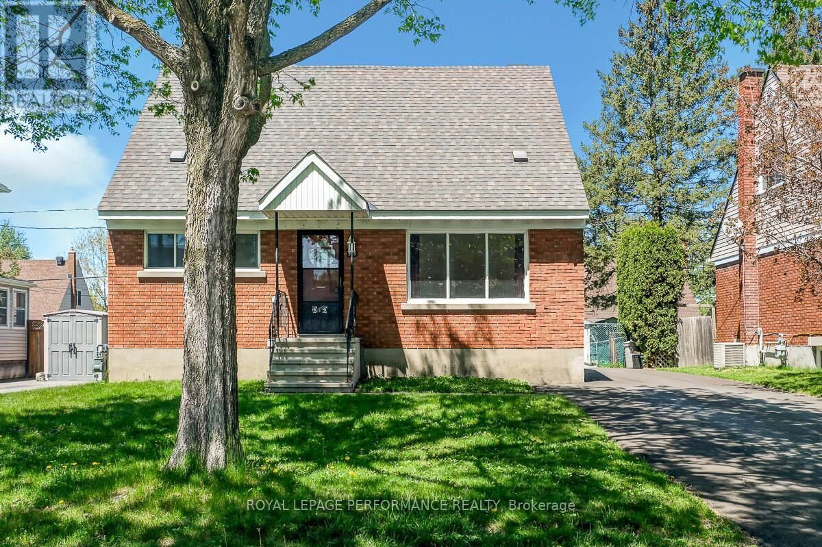 Property Photo:  535 Dunbrack Street  ON K1K 1J4 