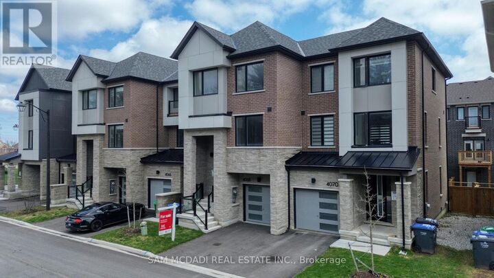 Property Photo:  4068 Kadic Terrace  ON L5M 2S8 