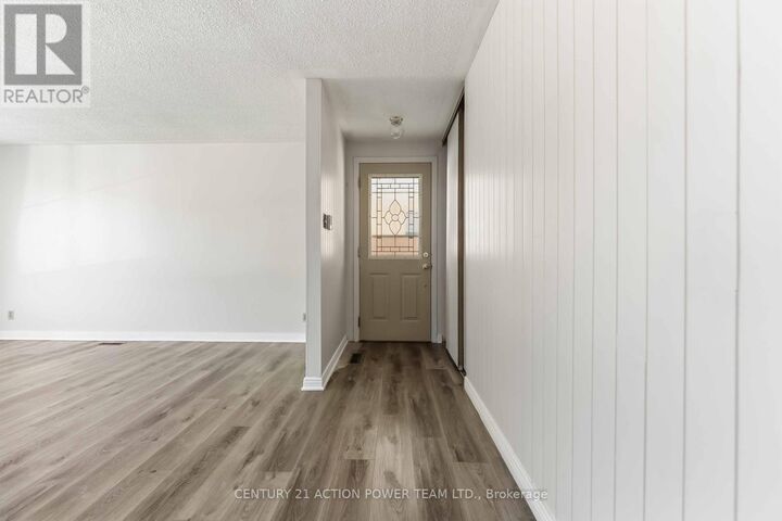 Property Photo:  2178 Erinbrook Crescent A  ON K1B 4J4 