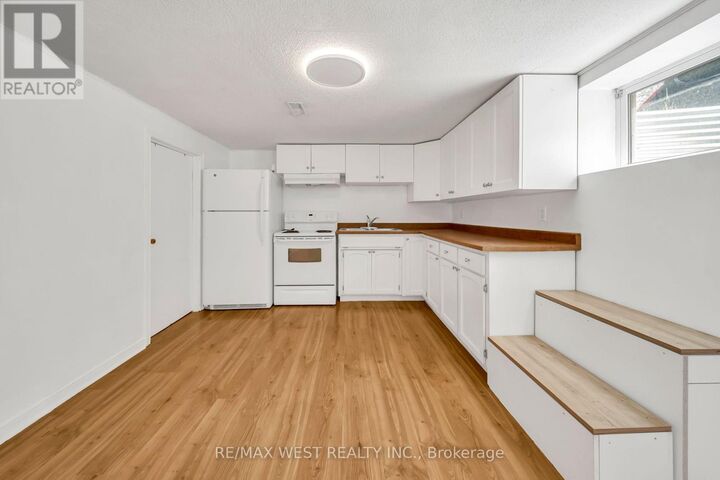 Property Photo:  62 Greendale Crescent Lower  ON N2A 2R6 