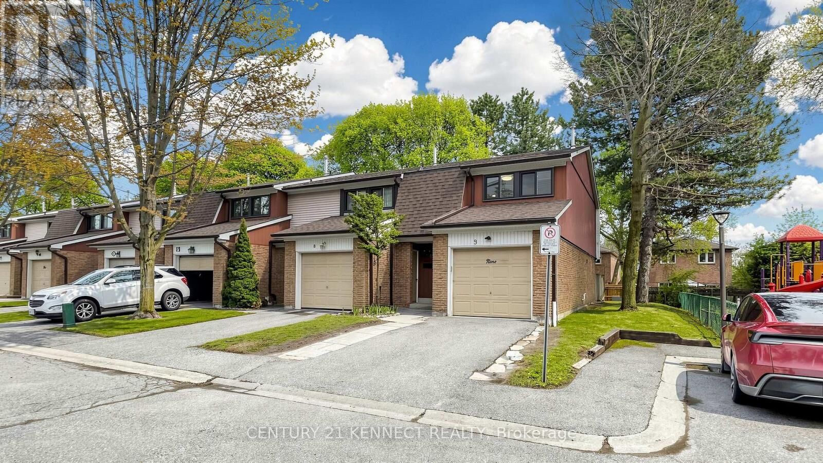 Property Photo:  260 Avenue Road 9  ON L4C 5G6 