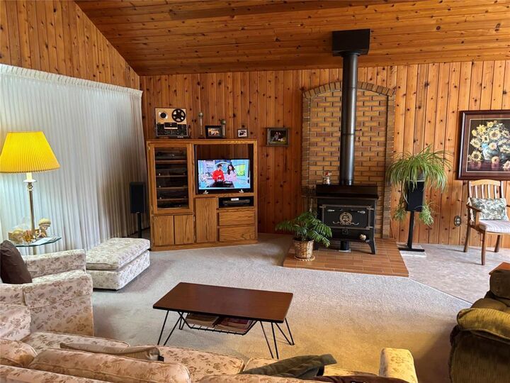 Property Photo:  11 Palmer Place  MB R0C 2W0 