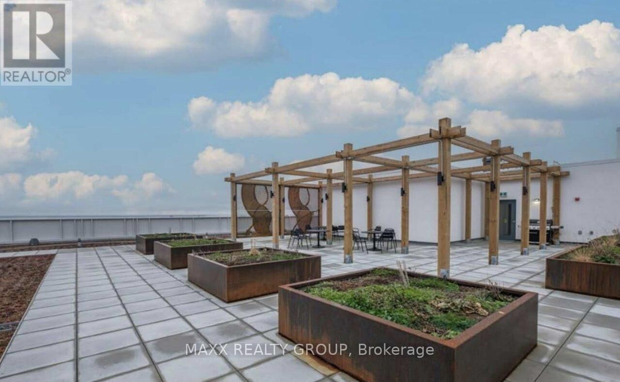 Property Photo:  652 Princess Street 601  ON K7L 1E5 