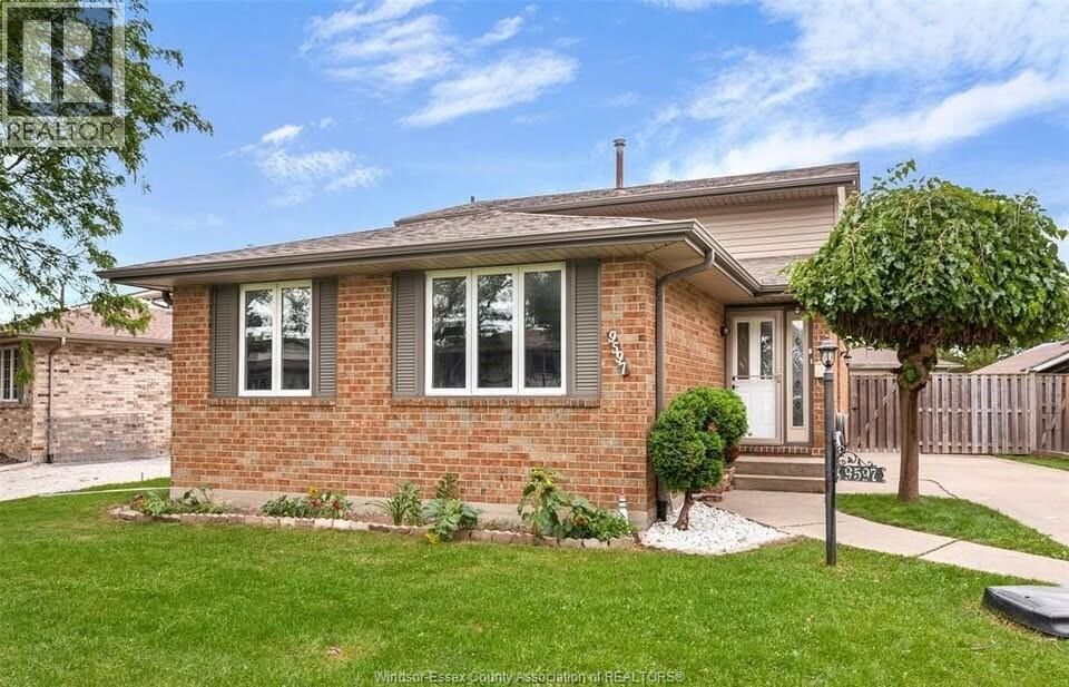 Property Photo:  9597 Avery Lane 2  ON N8R 2C1 