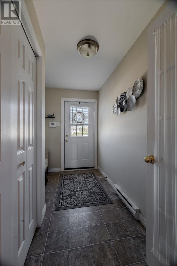 Property Photo:  4 Sunchase Court  NL A1E 6H8 