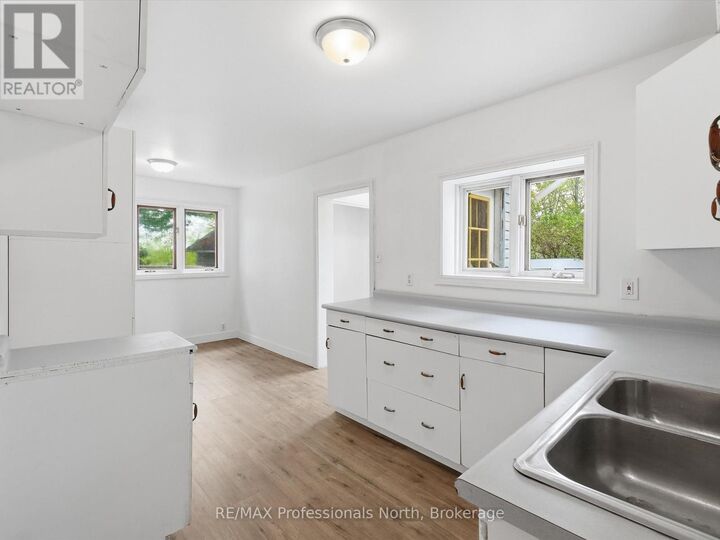 Property Photo: 6 Kitchen Road North ON P1H 1X9
