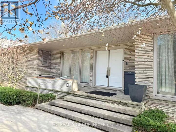 Property Photo:  1 Tudor Gate  ON M2L 1N3 