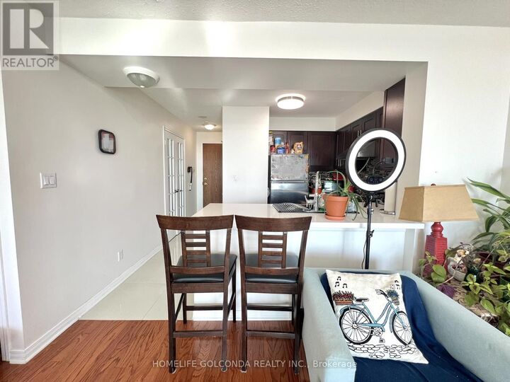Property Photo: 4879 Kimbermount Avenue 1602 ON L5M 7R8