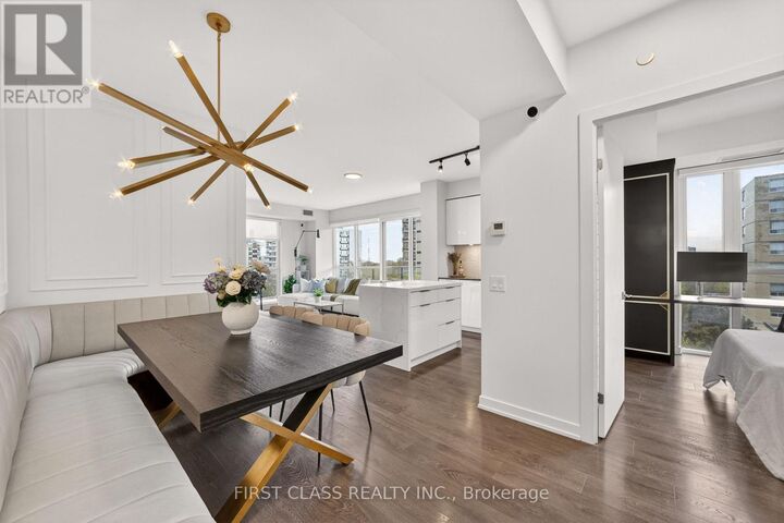 Property Photo:  609 Avenue Road 707  ON M4V 0B1 