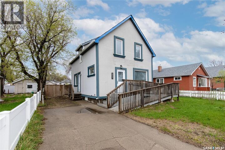 Property Photo:  453 Lillooet Street W  SK S6H 4Z4 