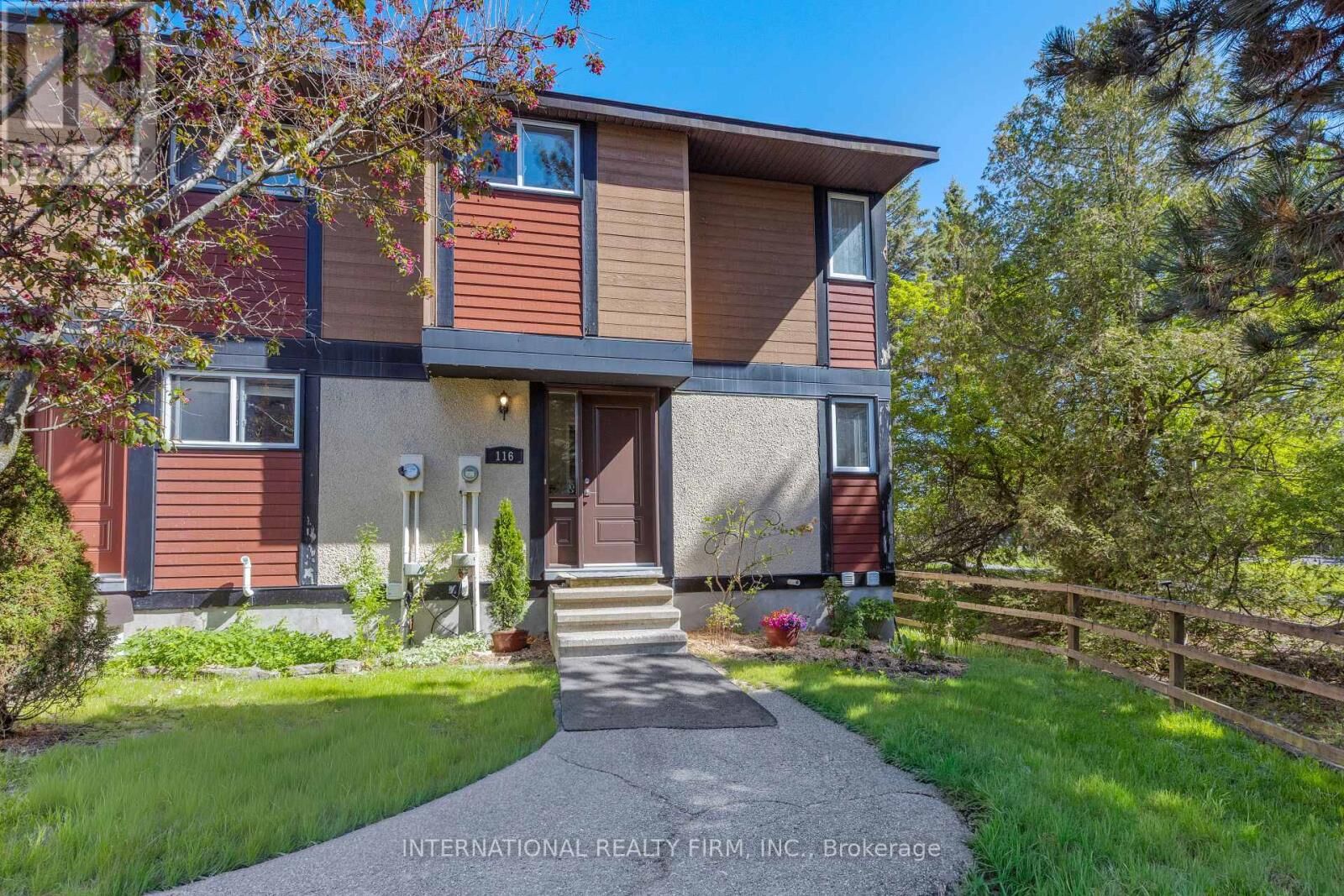 Property Photo:  116 McClintock Way  ON K2L 2A4 