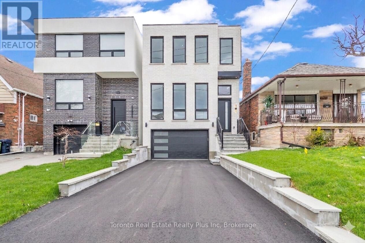 Property Photo:  138 Bowie Avenue  ON M6E 2R2 