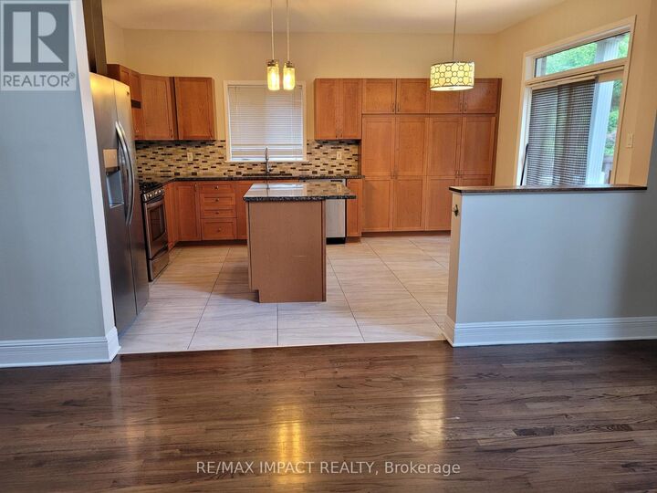 Property Photo:  20 Remembrance Crescent  ON K1G 6N4 