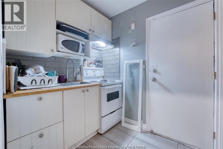 Property Photo:  41 Giles Boulevard  ON N9A 4B6 