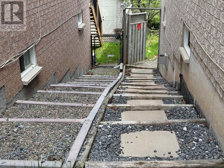 Property Photo:  7266 Sandhurst (Bsmnt) Drive North  ON L5N 7G8 