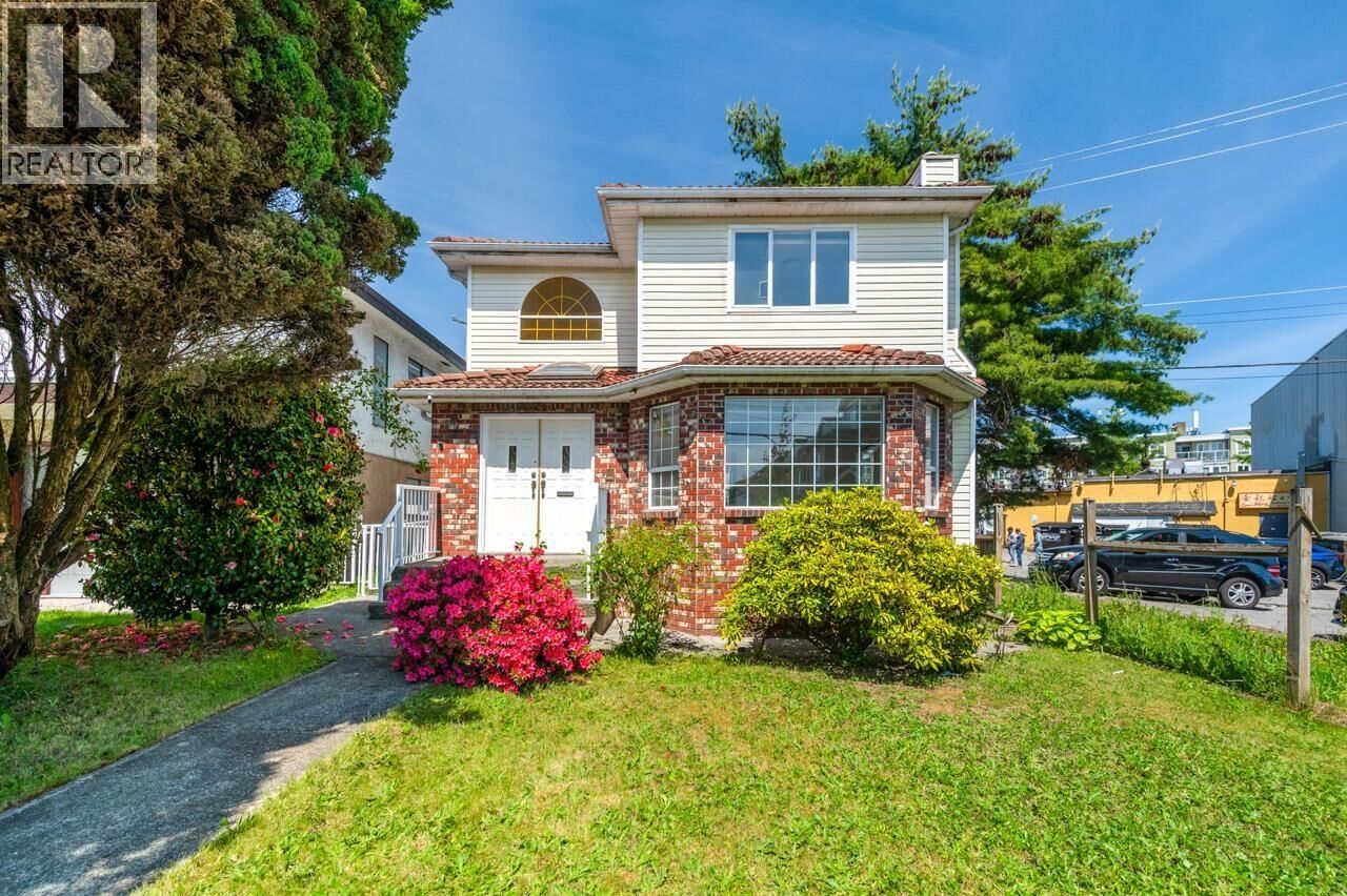 Property Photo:  2547 East 34th Avenue  BC V5R 2T1 