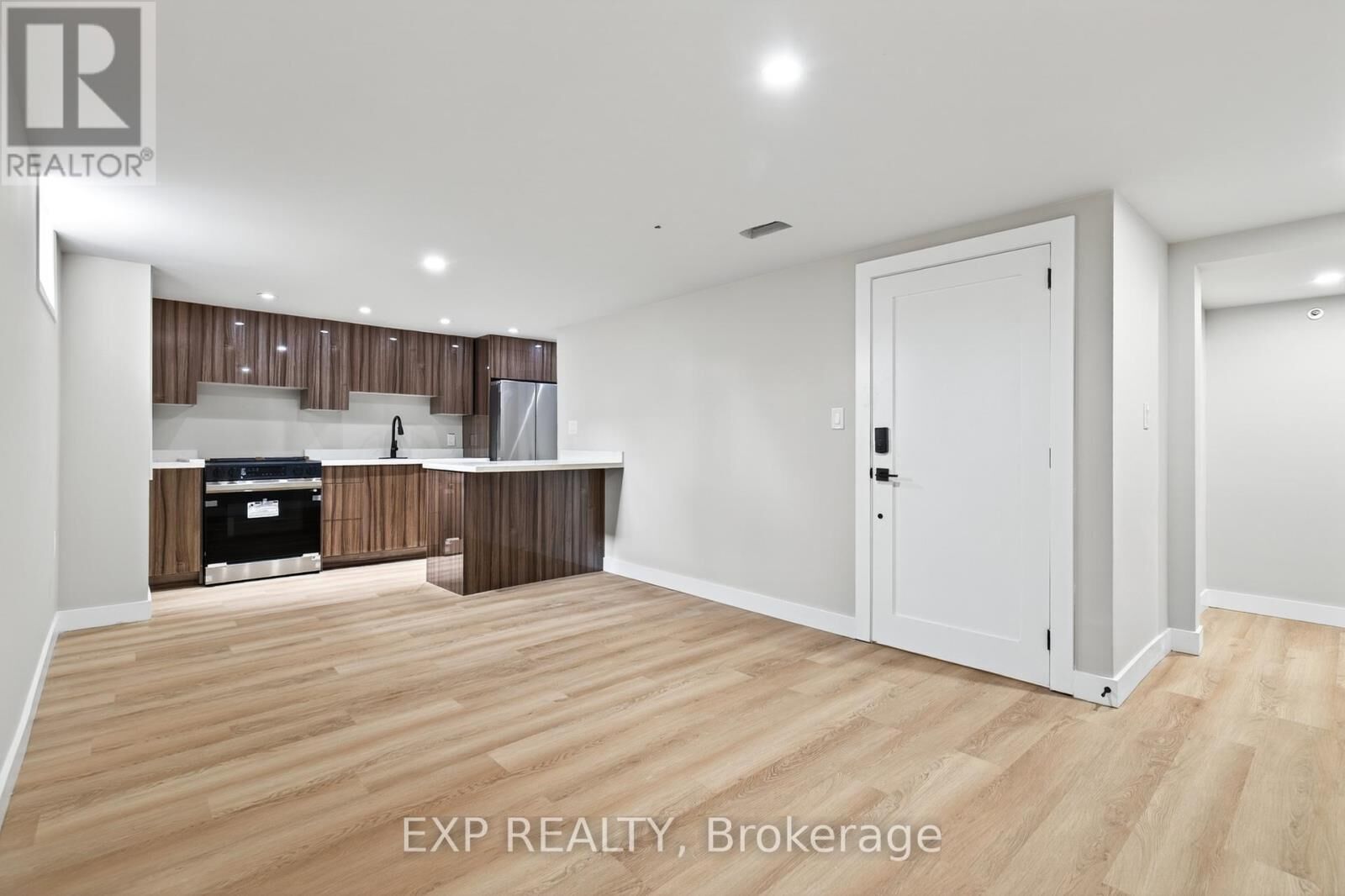 Property Photo:  263 Anne Street North 2  ON L4N 4Y1 