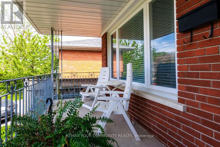 Property Photo:  267 Horsham Avenue  ON M2R 1G5 