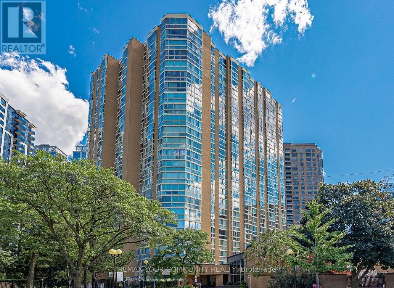 Property Photo:  131 Beecroft Road 1606  ON M2N 6G9 