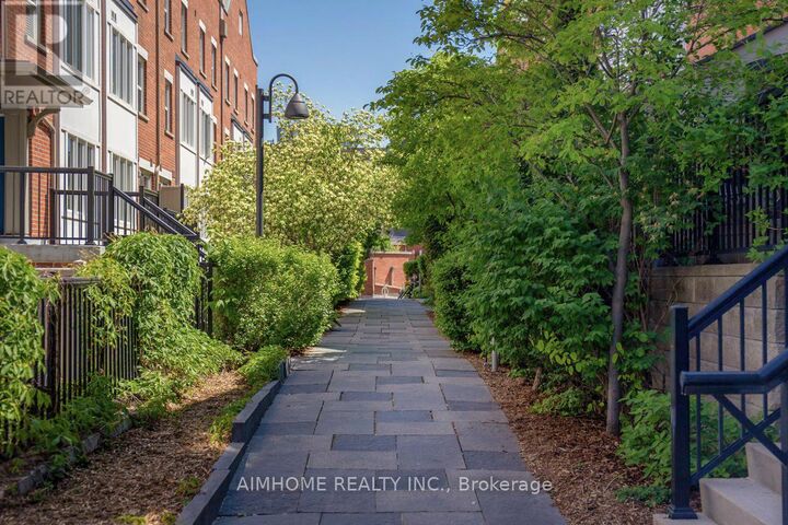 Property Photo:  29 Frances Loring Lane 6  ON M4M 3E8 