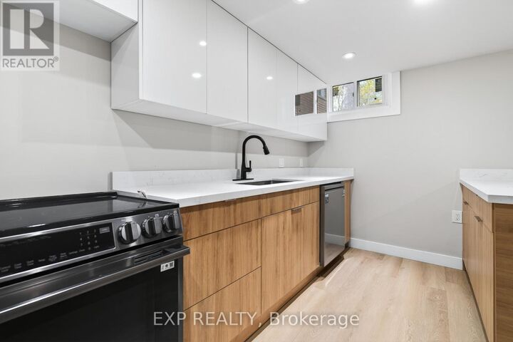 Property Photo:  263 Anne Street North 3  ON L4N 4Y1 