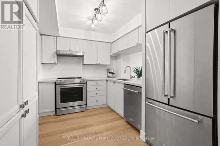 Property Photo:  190 Manitoba Street 802  ON M8Y 3Y8 
