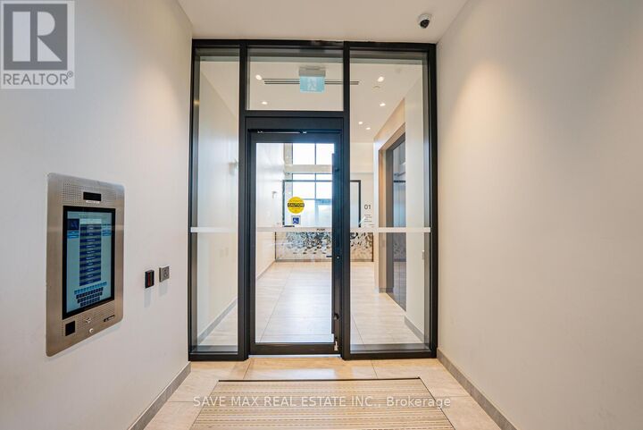 Property Photo:  86 Dundas Street East 916  ON L5A 1W4 