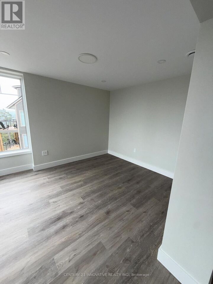 Property Photo:  3 Tree Tops Lane 101  ON P1H 1A9 