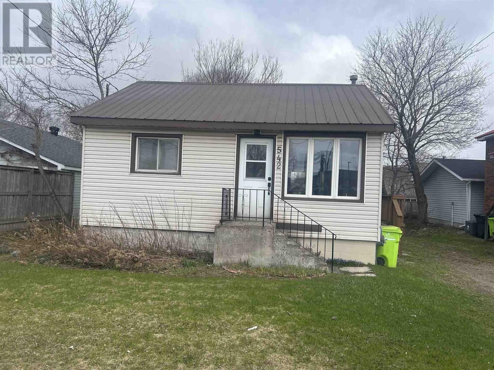 Property Photo:  542 Wallace Ter  ON P6C 1L8 