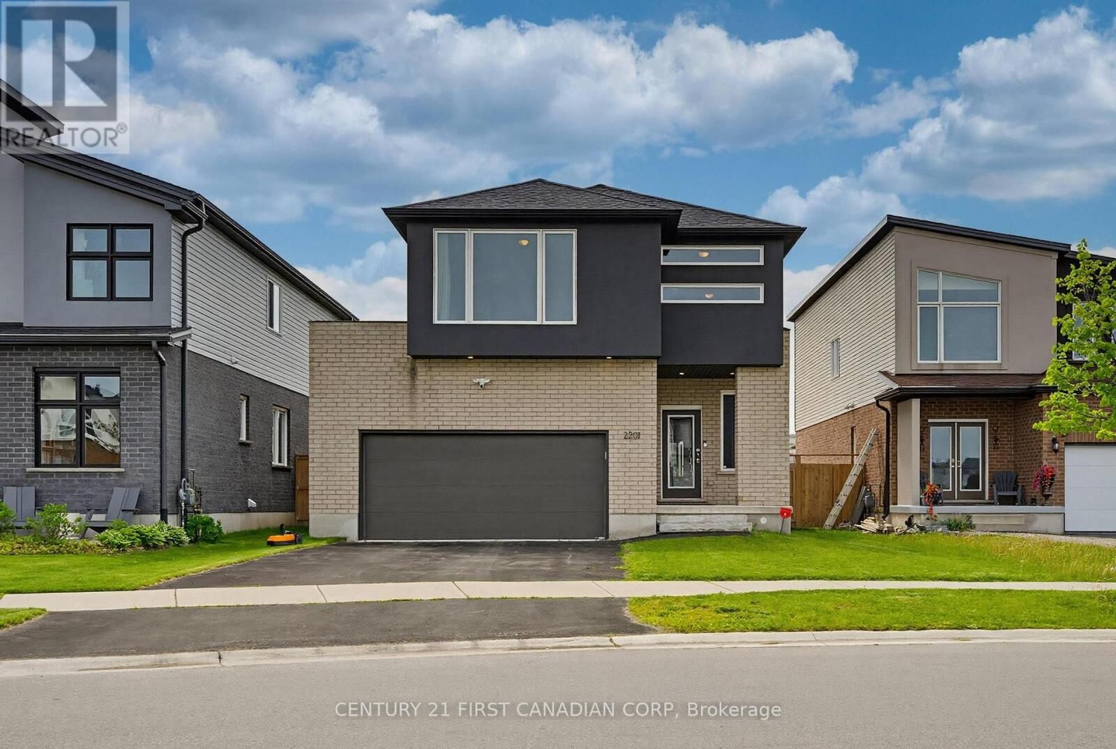 Property Photo:  2201 Wateroak Drive  ON N6G 0R1 