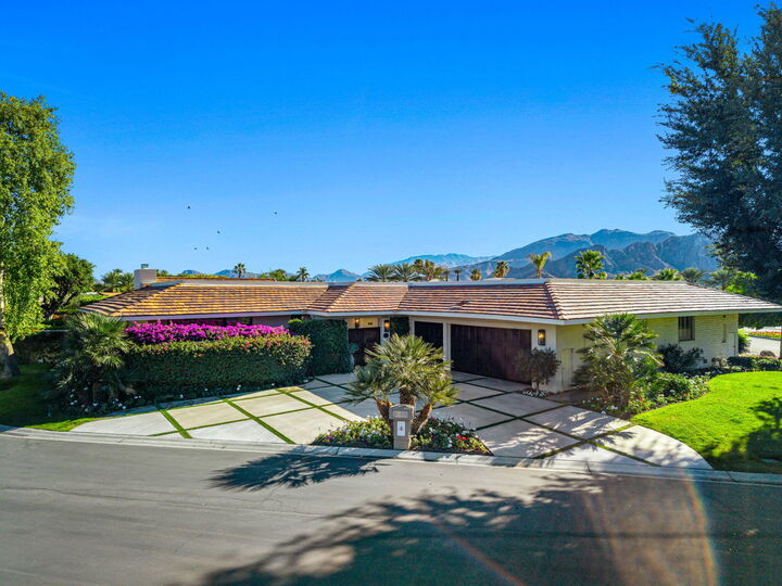Property Photo:  6 Exeter Court  CA 92270 