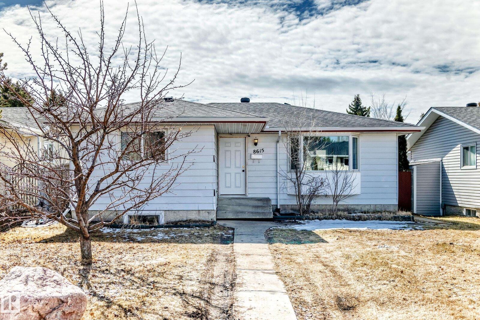 Property Photo:  8615 42A Avenue NW  AB T6K 1E6 