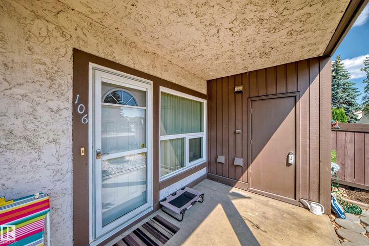 Property Photo: 106 Surrey Gardens Gardens NW AB T5T 1Z3