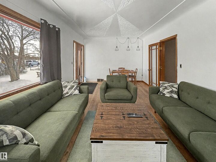 Property Photo:  5510 Railway Avenue  AB T0A 1P0 