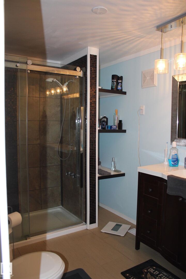 Property Photo:  1118 Lakevista Drive  AB T8H 1J6 