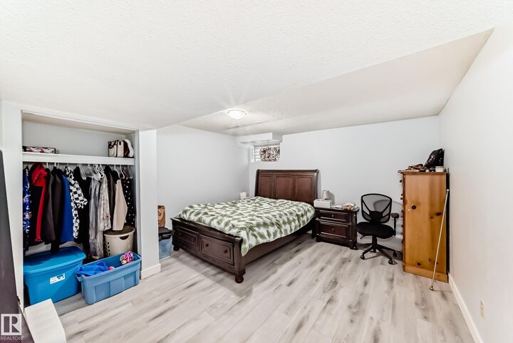 Photo de la propriété: 1804 51 Street NW AB T6L 1K1