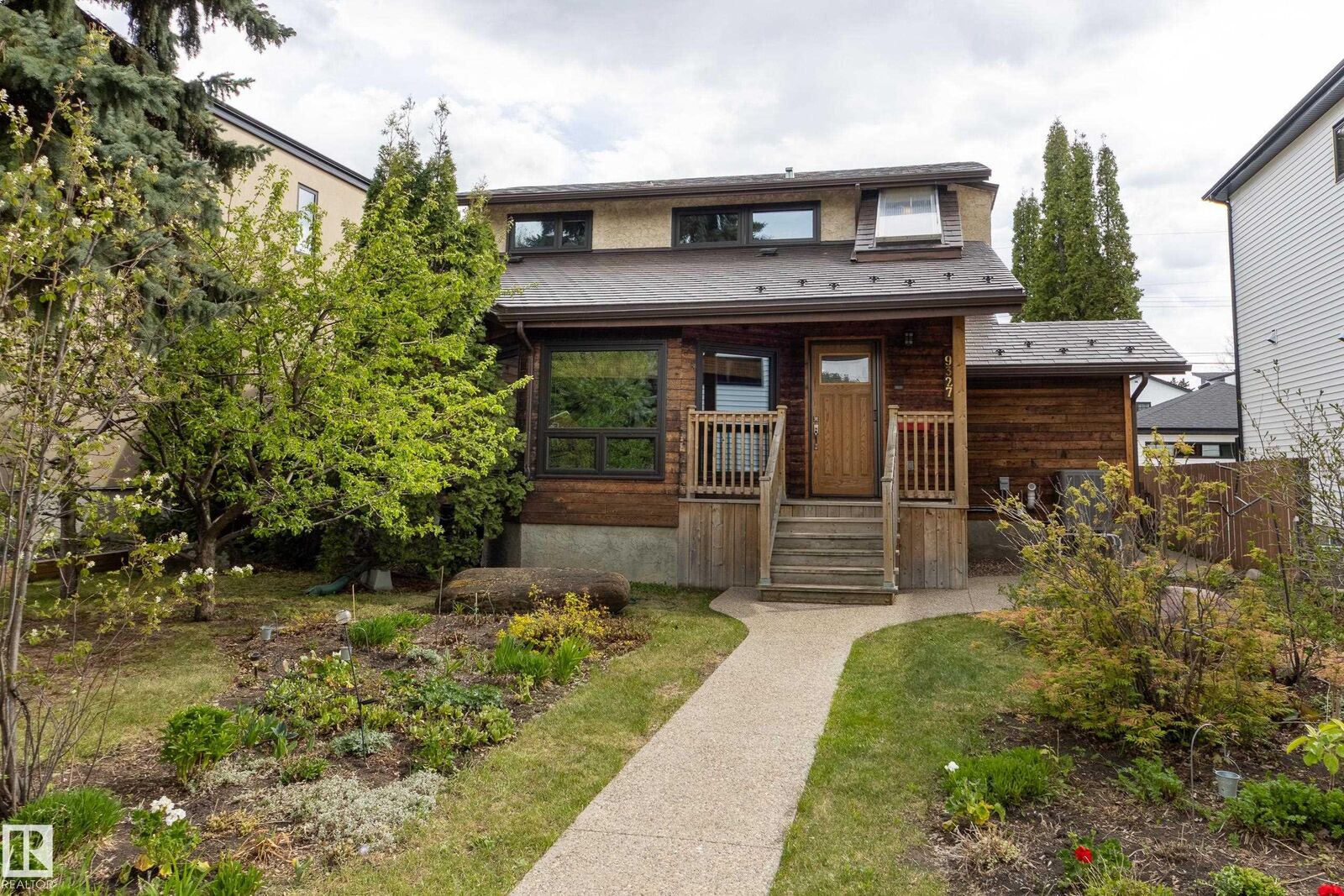 Property Photo: 9327 75 Avenue NW AB T6E 1H3