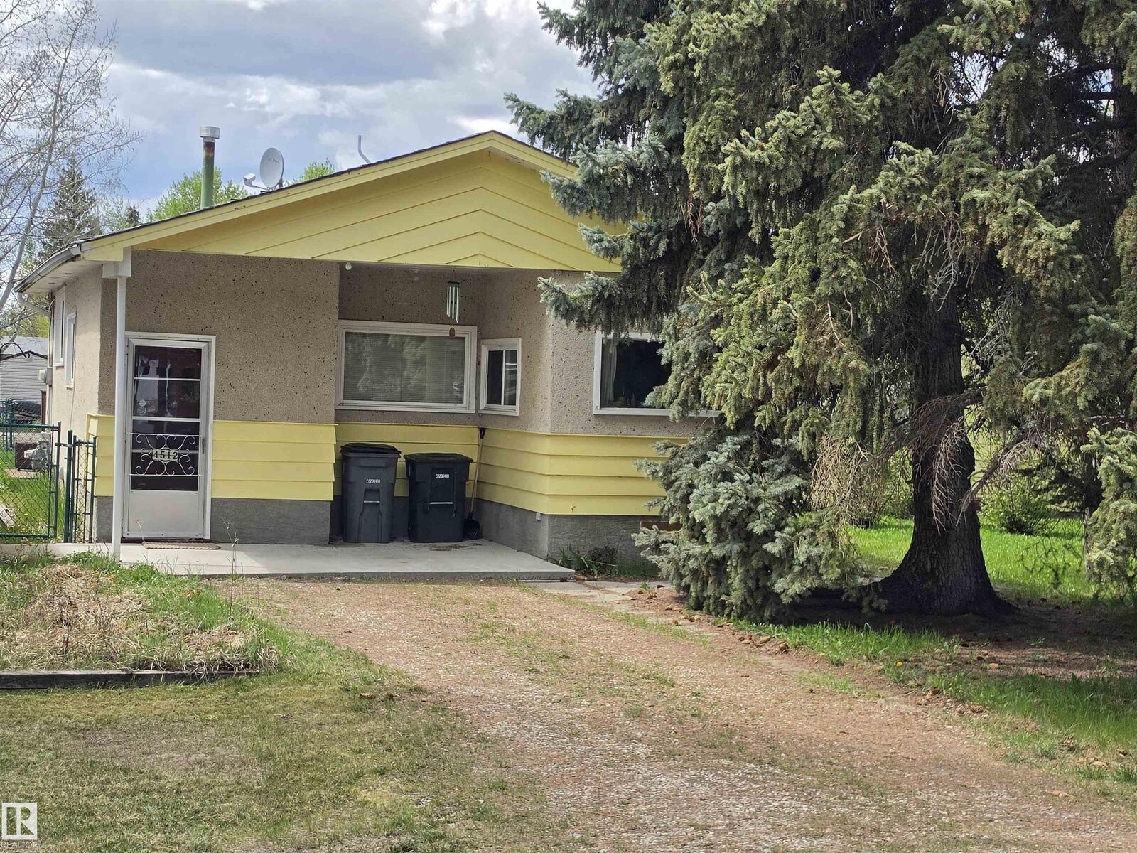 Property Photo:  4512 45 Avenue  AB T0E 0A0 