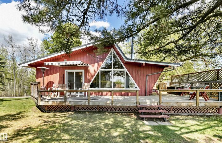 Property Photo: 22 Lake Street AB T0E 0N0