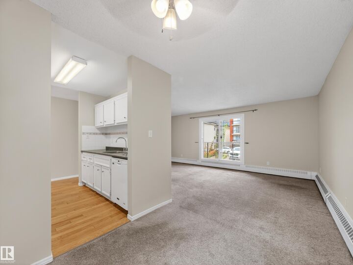 Property Photo: 10731 84 Avenue NW 204 AB T6E 2H8