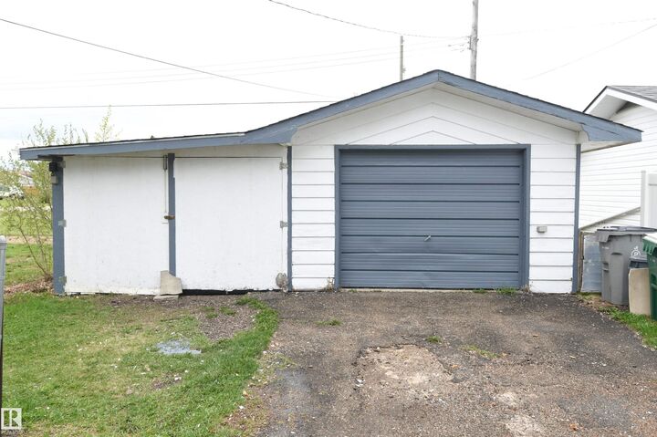 Property Photo:  30 Prince Drive  AB T0B 2R0 