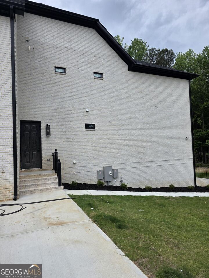 Property Photo:  210 Waltham Way  GA 30214 