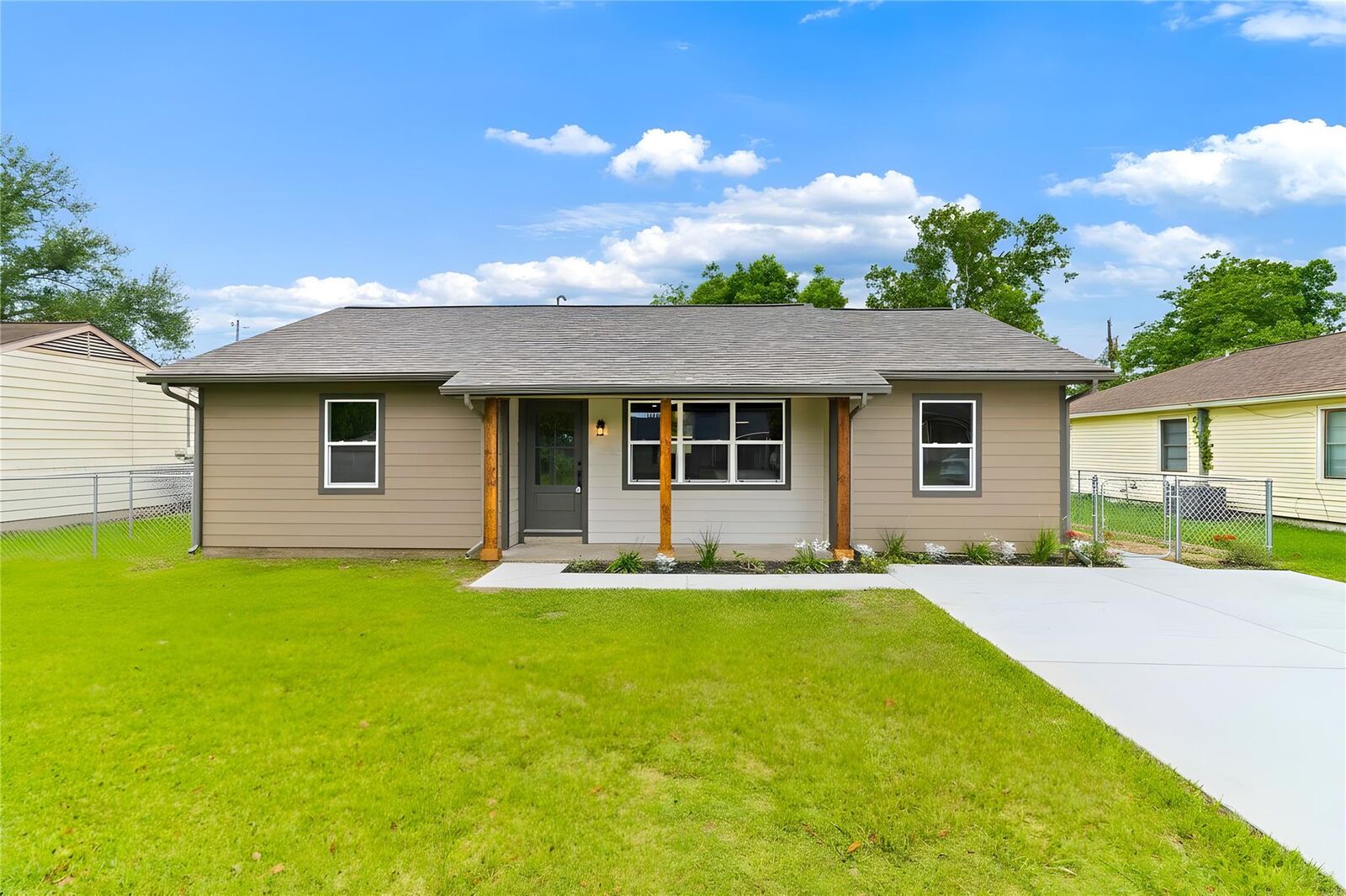 Property Photo:  1108 Nottingham Drive  TX 77515 