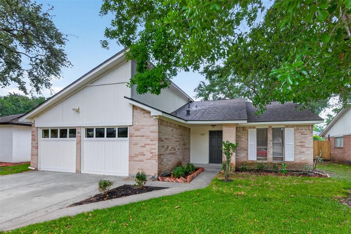 Property Photo:  7515 Londres Drive  TX 77083 
