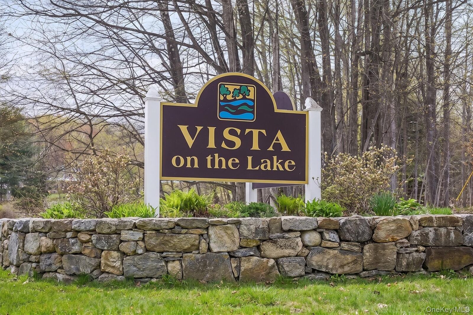 Property Photo: 514 Vista On The Lake NY 10512